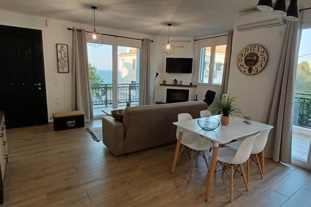 Seaview Luxury Apartment Mytilene ภายนอก รูปภาพ