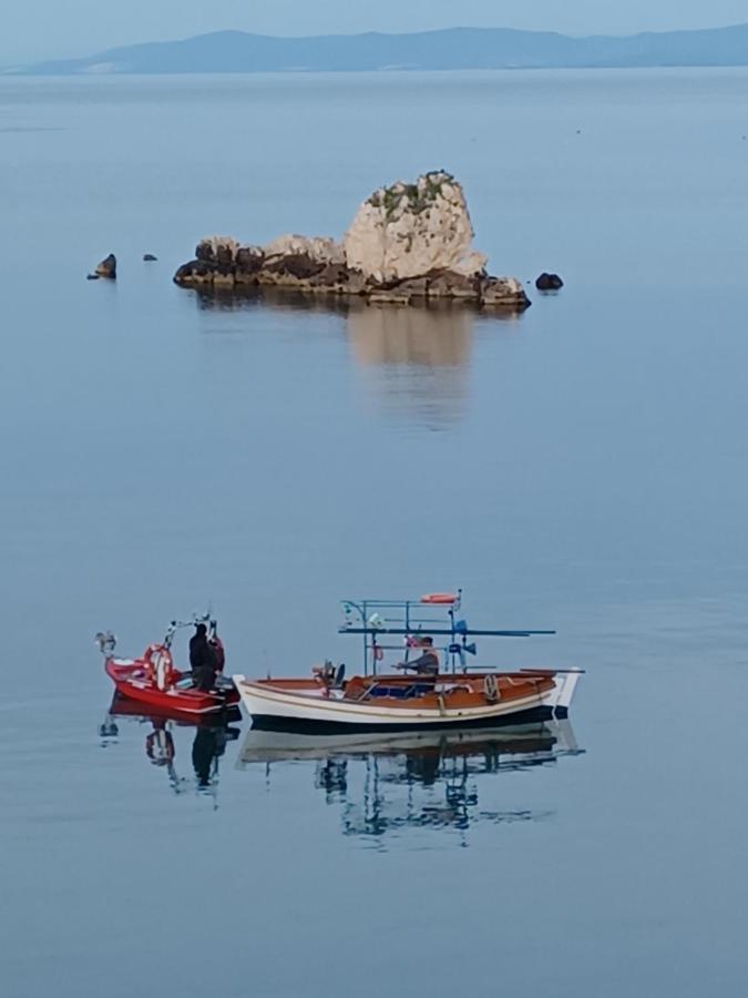 Seaview Luxury Apartment Mytilene ภายนอก รูปภาพ
